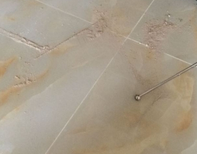 新密瓷砖空鼓维修公司分享粘合剂选择不当在瓷砖铺贴过程中可能导致以下问题