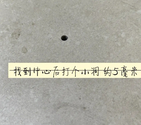 新密瓷砖空鼓维修公司专业解答在瓷砖铺贴过程中，如果砂料搅拌不均匀，将会带来以下问题